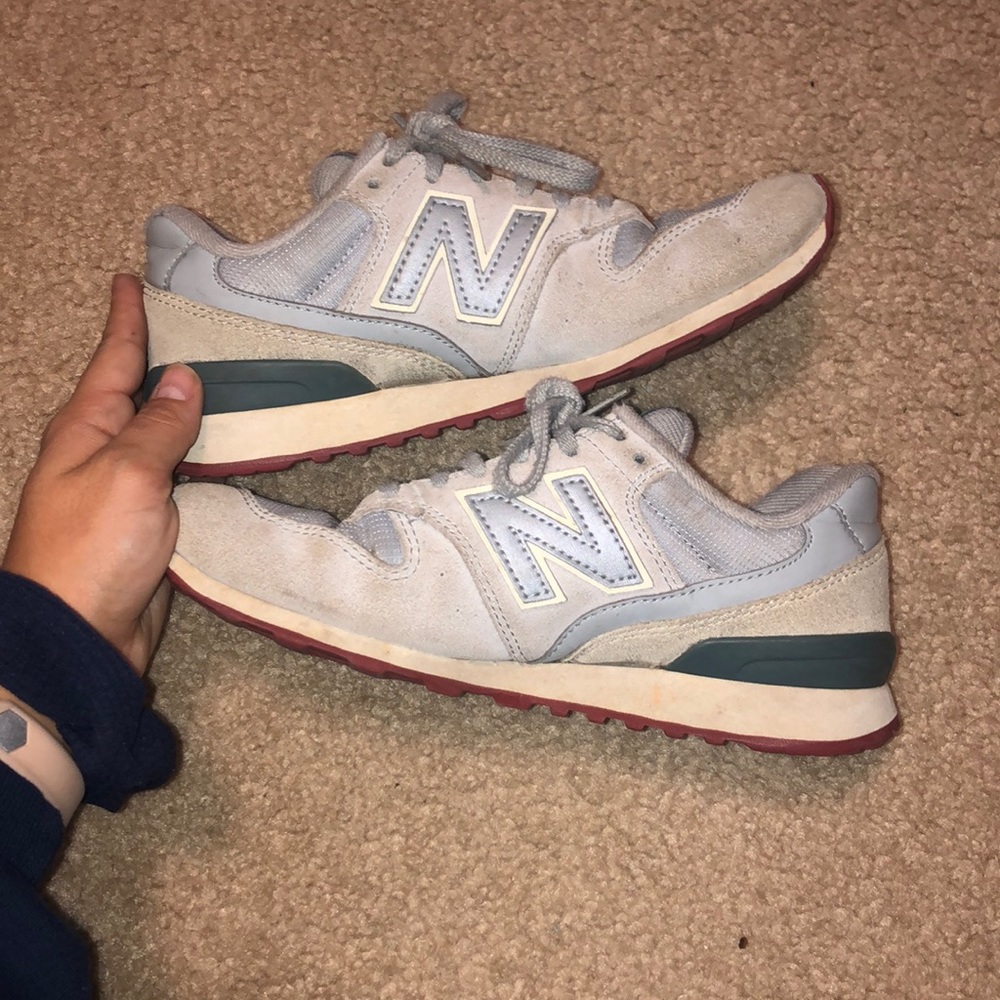 New Balance style 696